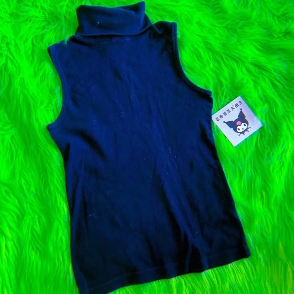 Juicy couture turtleneck 🖤 - Picture 3 of 3